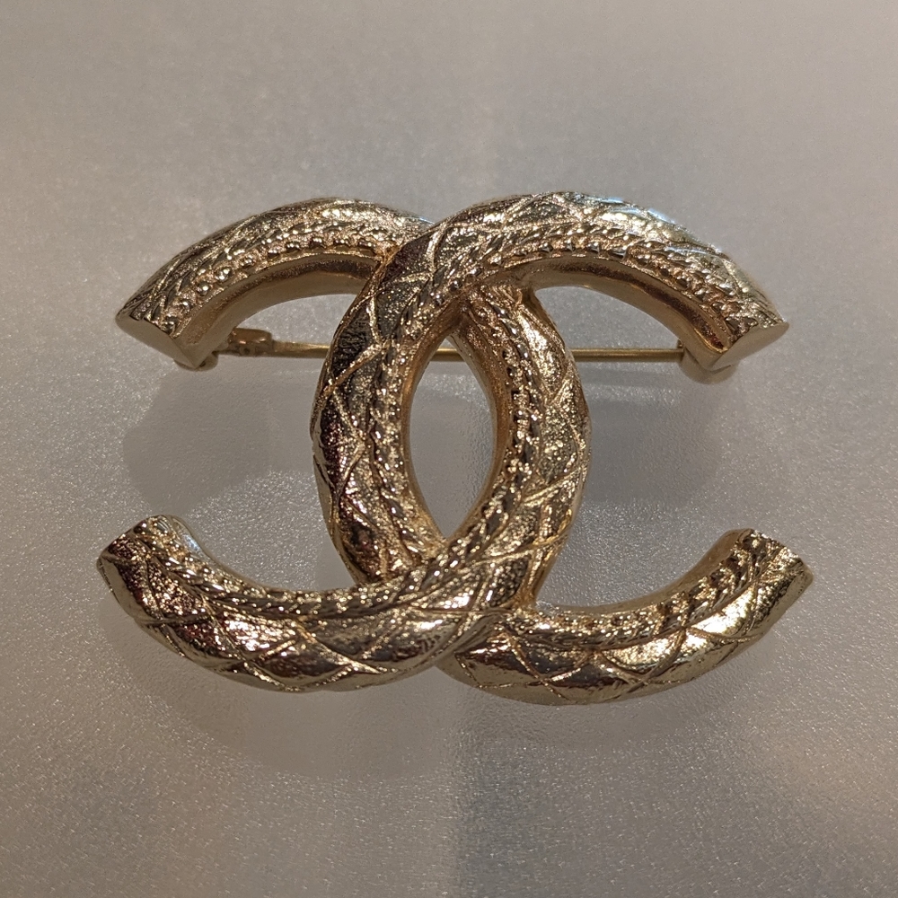 Chanel Brooche - Gold